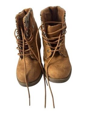 Women’s Tan Suede Lace-Up Ankle Boots with Patterned Collar